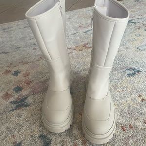 Zara tall rain boot. Women’s size 36. Zipper. Lug sole. Wore maybe twice